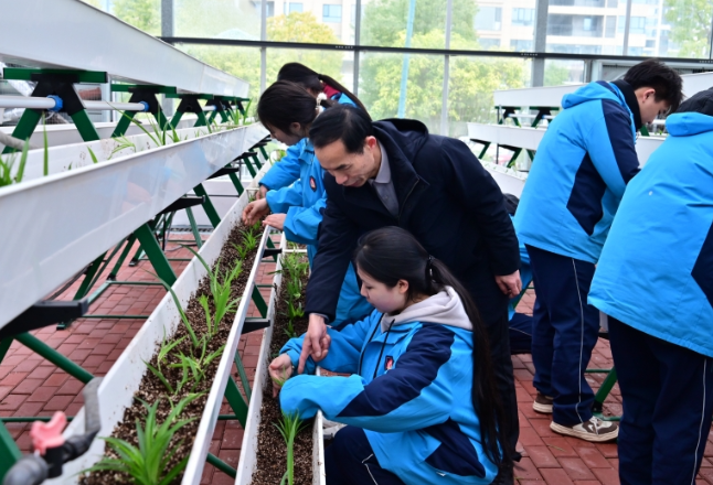 让劳动教育“破圈”生长：平江县职业技术学校探索劳动多维育人新范式