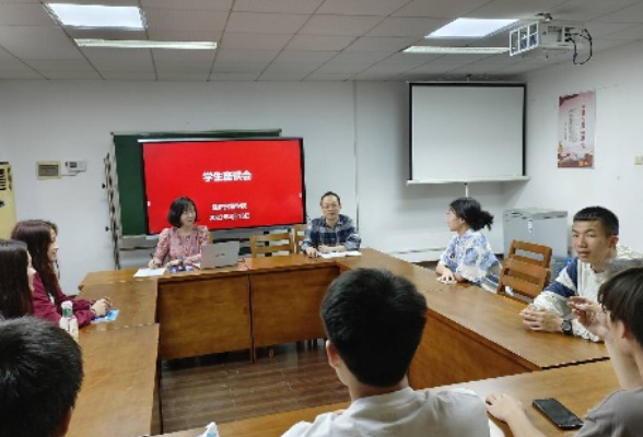 湖南机电职院经济贸易学院召开学风建设主题座谈会