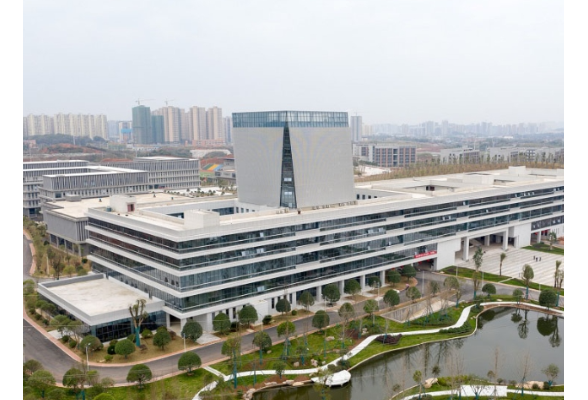 湖南汽车工程职业大学荣获“全国模范职工之家”荣誉称号 