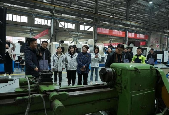 高校思想政治工作队伍培训研修中心（浙江大学）一行来湖南工业职院调研