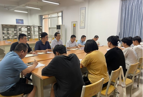 湖南工程职院校长深入学生读者协会调研指导工作