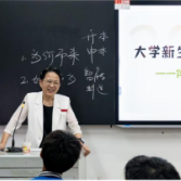 校长走进新生班级召开主题班会