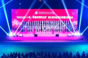 湖南机电职院举办2025级新生军训合唱比赛暨迎新晚会