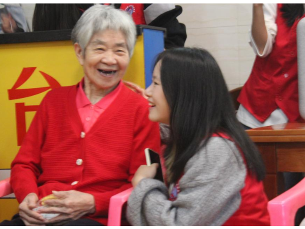 重阳暖夕阳！商贸职院学子携“智能礼包”赴一场温暖之约