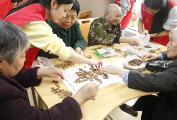 重阳佳节争敬老  青春聚力传风尚