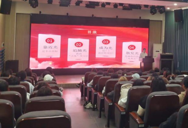 学姐是“天花板”！这场“追光”分享会上文创新生直呼：学到了