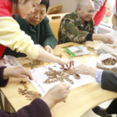 重阳佳节争敬老  青春聚力传风尚