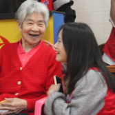 重阳暖夕阳!商贸职院学子携“智能礼包”赴一场温暖之约