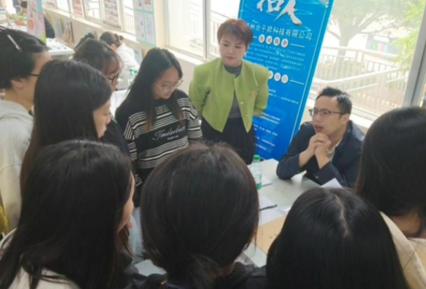 岗位“上新”+服务“暖心”！长沙高校专场招聘会精准链接未来