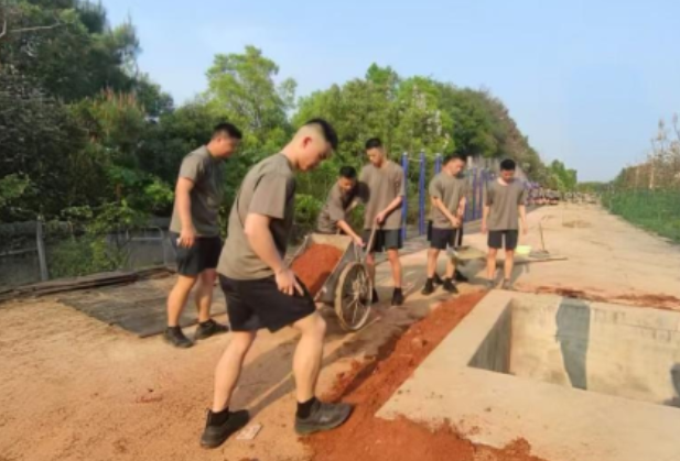 微光聚暖，实干赋能！长沙航院“五小工”雷锋志愿服务队开展多维校园服务活动