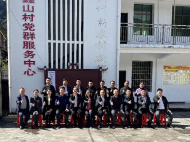 湖南铁道职院党委书记张莹一行到鑫山村调研指导乡村振兴工作