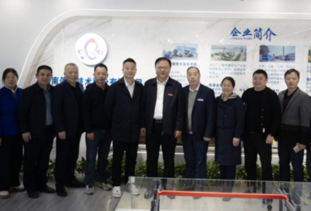 湖南化工职院党委书记陈超带队赴湘潭校友分会开展调研座谈