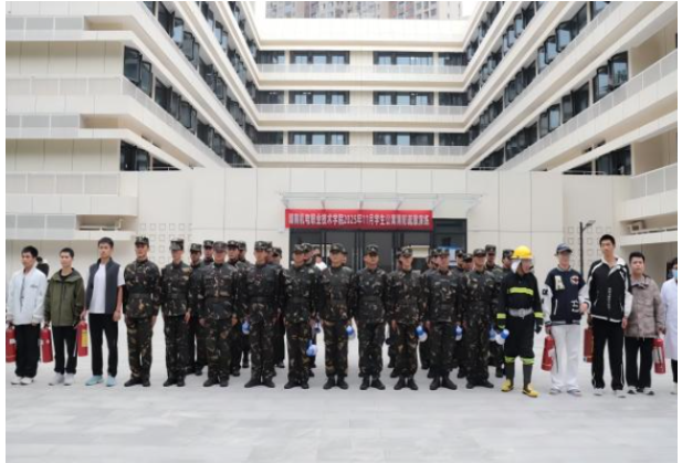 筑牢校园安全防线——湖南机电职院开展学生公寓消防疏散演练