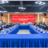 精准把脉指方向，聚力共建新教材——先进轨道交通装备领域数字教材建设推进暨评审会议在湖南铁道职院顺利召开