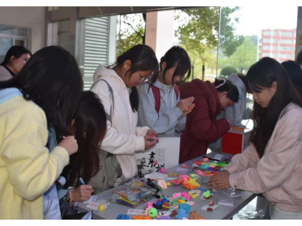 我的情绪有形状！解锁你的“心理超能力”——在“桃子树洞”遇见温暖回响