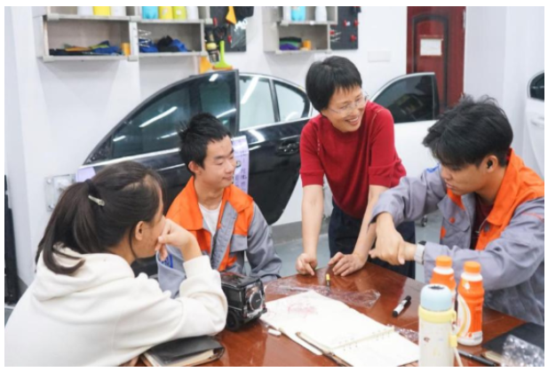 无私授艺！长沙这位“爱妈妈”为聋哑情侣免费开小灶，铺就幸福路