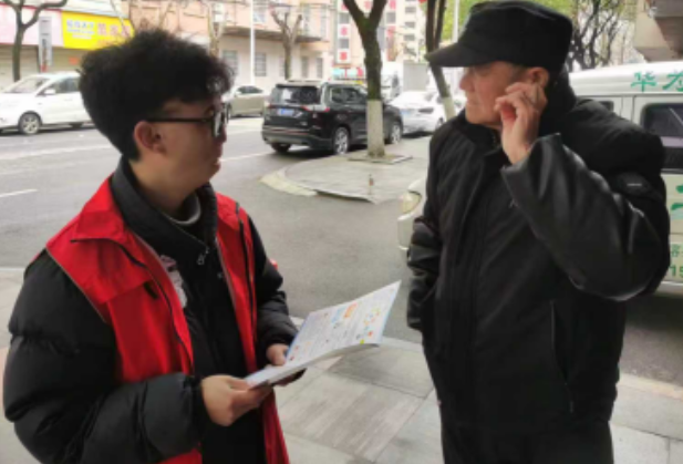 用烧伤的手托起更多的希望—— 湖南水电职院助残先锋汪鑫的“破茧人生”