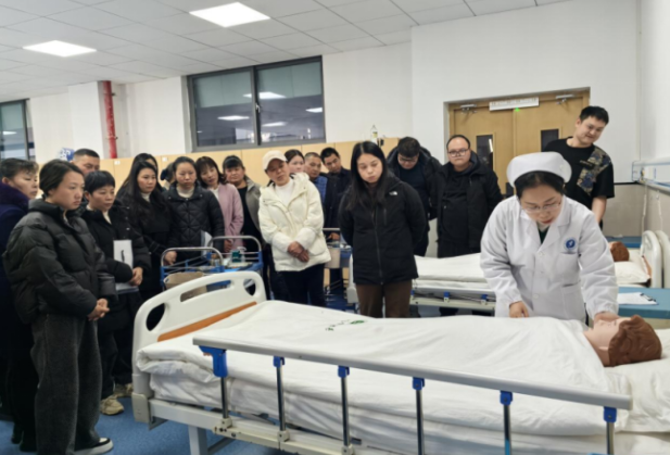 校地携手谱新篇 实践育人绽新花