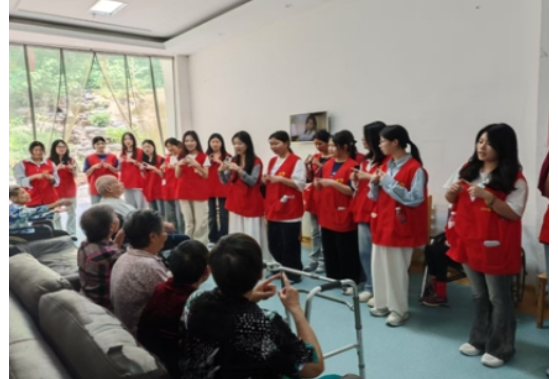 长沙航院：管理学院青年志愿者协会开展“情暖夕阳红”敬老爱老公益活动