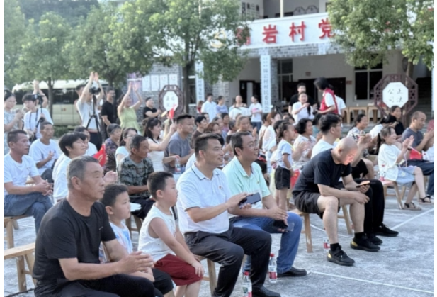 湖南工业职院：学生党员以话剧对话辰溪英烈