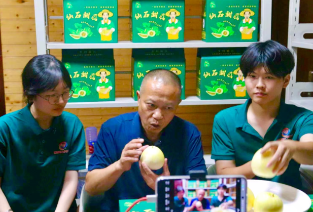 湖南铁科职院：“语润乡兴”先锋队推普助力乡村振兴