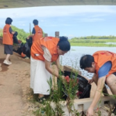 湖南工程职院：净滩清污，“绿色卫士”青春行动守护捞刀河碧水清流