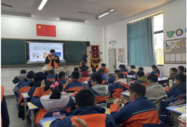 湖南工程职院把“积木建房”带进苗乡课堂  一场从榫卯智慧到装配式建筑的科普之旅