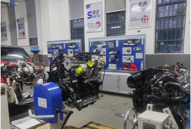 上汽大众向湖南汽车工程职业大学 SCEP校企合作项目捐赠核心实训设备