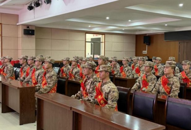 情系军营暖人心 殷切嘱托寄厚望——湖南工程职院举行入伍新兵欢送会