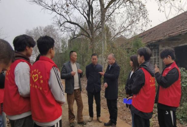 青春躬耕乡土 蓝匠赋能振兴——长沙职业技术学院“返家乡”实践团在衡山霞流冲村书写新时代“三下乡”答卷