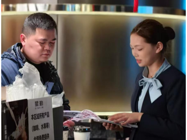 从“服务旅途”到“守护平安”：这群大学生把“雷锋号”开进了农批市场