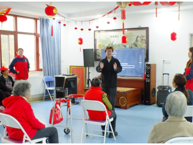 情暖夕阳 定格美好—湖南工程职院工程管理学院开展公益摄影志愿活动