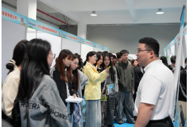 2300个岗位“职”达校园！益阳医专2026年春季双选会助力毕业生高质量就业