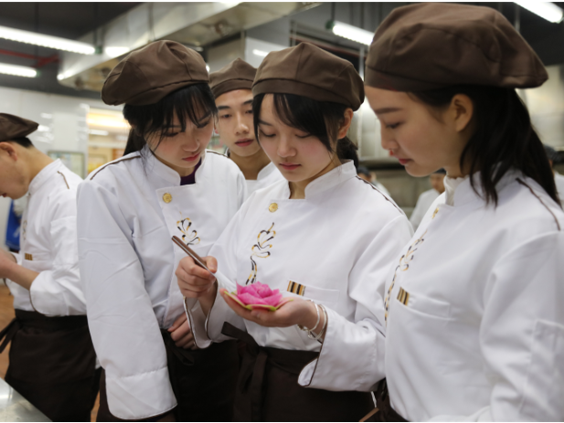 聚焦2026年湖南职教周| 崔德明：深化真实环境育人 在烟火中锻造新时代湖湘工匠