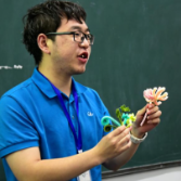 聚焦2026年湖南职教周|  长沙航院机制学院开展“巧手扭春意，春时寄温情”主题活动