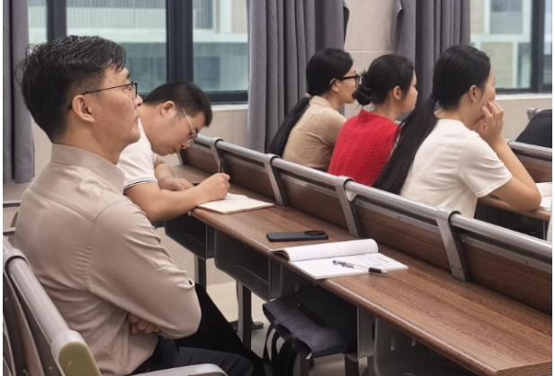 聚焦2026年湖南职教周| 长沙幼师高专党委书记深入就业创业课堂听课调研