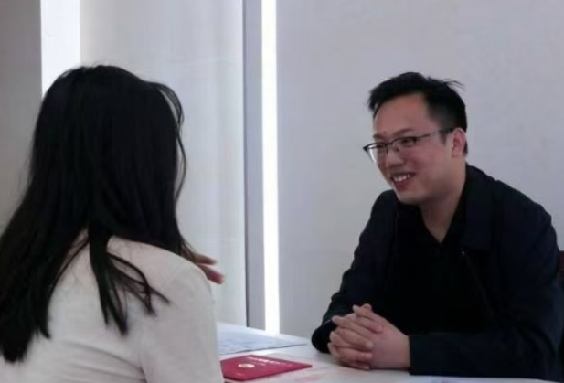 聚焦2026年湖南职教周| 长沙商贸旅游职院：校友现场“改简历”，企业入校“送岗位”