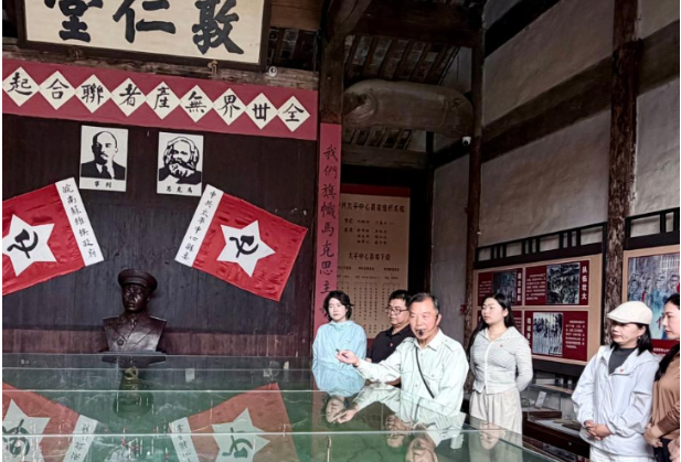 聚焦2026年湖南职教周|  长沙商贸旅游职院：把党史课搬到红色旧址