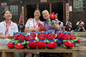 绣出千年苗寨振兴路 ——湘西职院民族艺术学院暑期“三下乡”夯吉村实践纪实