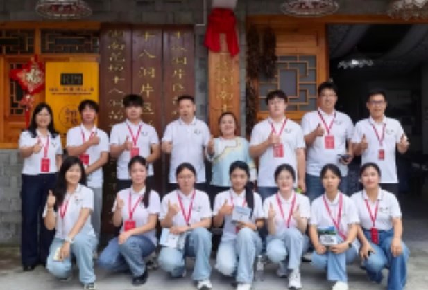 湘西职院旅游管理学院深入十八洞苗绣基地开展英语辅导志愿服务