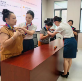 长沙航院“银龄焕彩”老年美学课堂 助力优雅生活