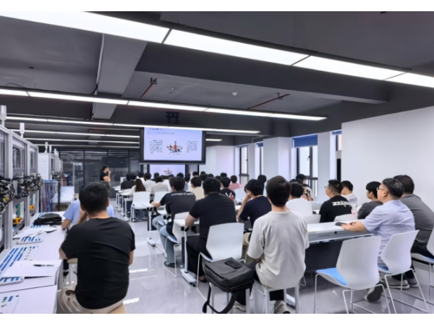湖南机电职院汇川技术产业学院一期建成并投入试运行