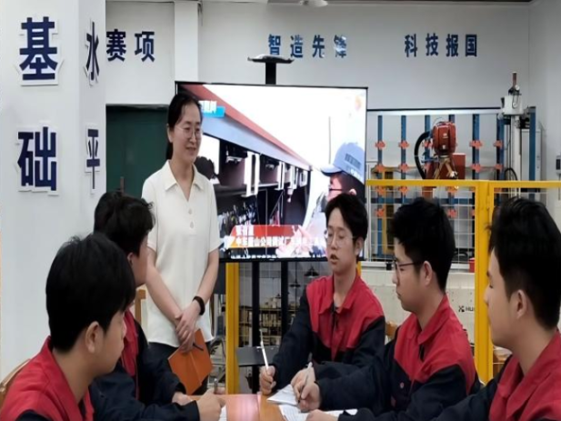 三境进阶，从“容易做”到“挑战做”——她将PLC课程思政这样落地！