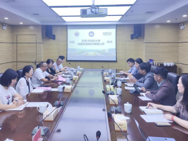 印度尼西亚卡拉旺大学及树根互联代表团到湖南化工职业技术大学访问交流