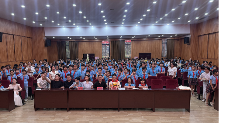 书香润童心，名家伴成长——著名儿童文学作家皮朝晖走进郴州市苏雅中学、宜章县思源实验学校