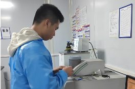 湖南工业职业学院：为中国“芯”贡献青春力量！00后高职学子自主研发国产芯片散热材料！
