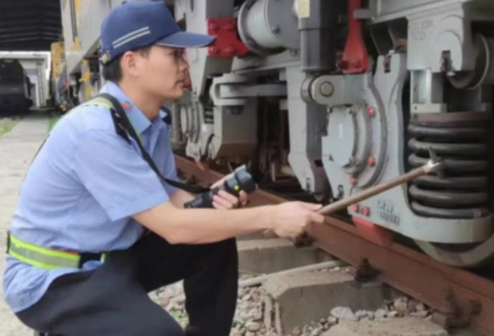 湖南铁路科技职院：高盼——从“菜鸟新人”到全路技术能手