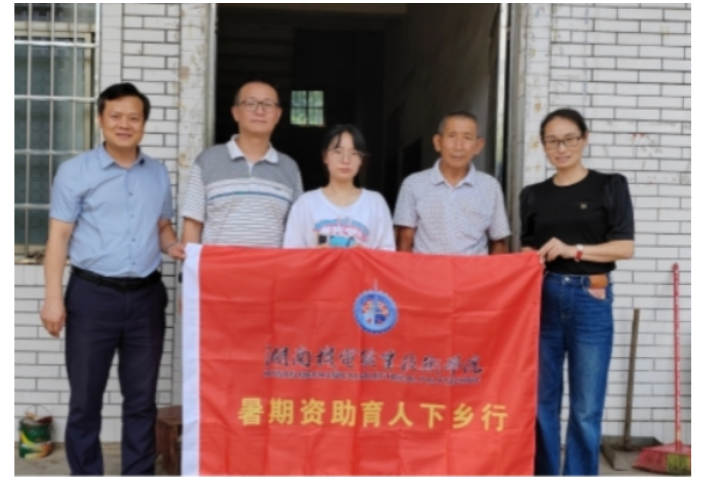 湖南机电职院：精准资助显关怀 温情慰问暖人心