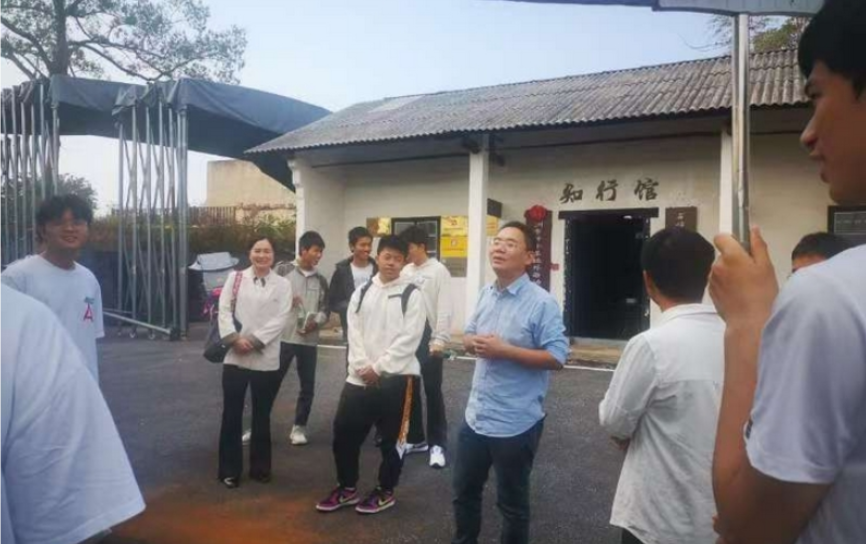 湖南铁科职院：思政课开到田间地头 助力乡村振兴