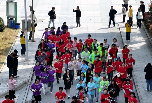 湖南外贸职业学院：“益”起跑一跑活动